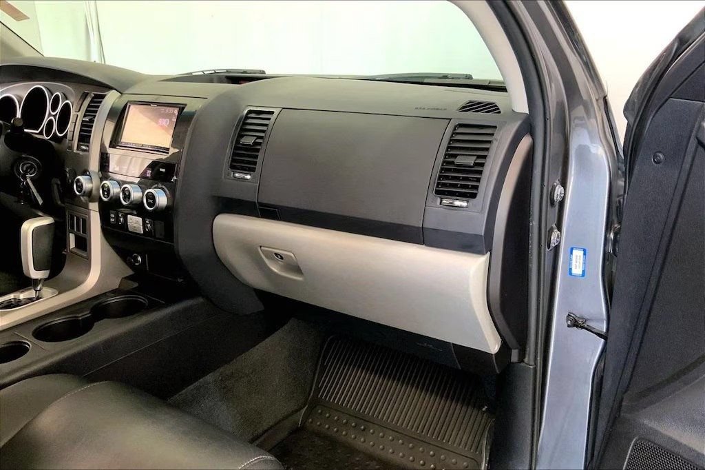 Used 2016 Toyota Sequoia Limited w/ Safety & Convenience Package RWD image 10