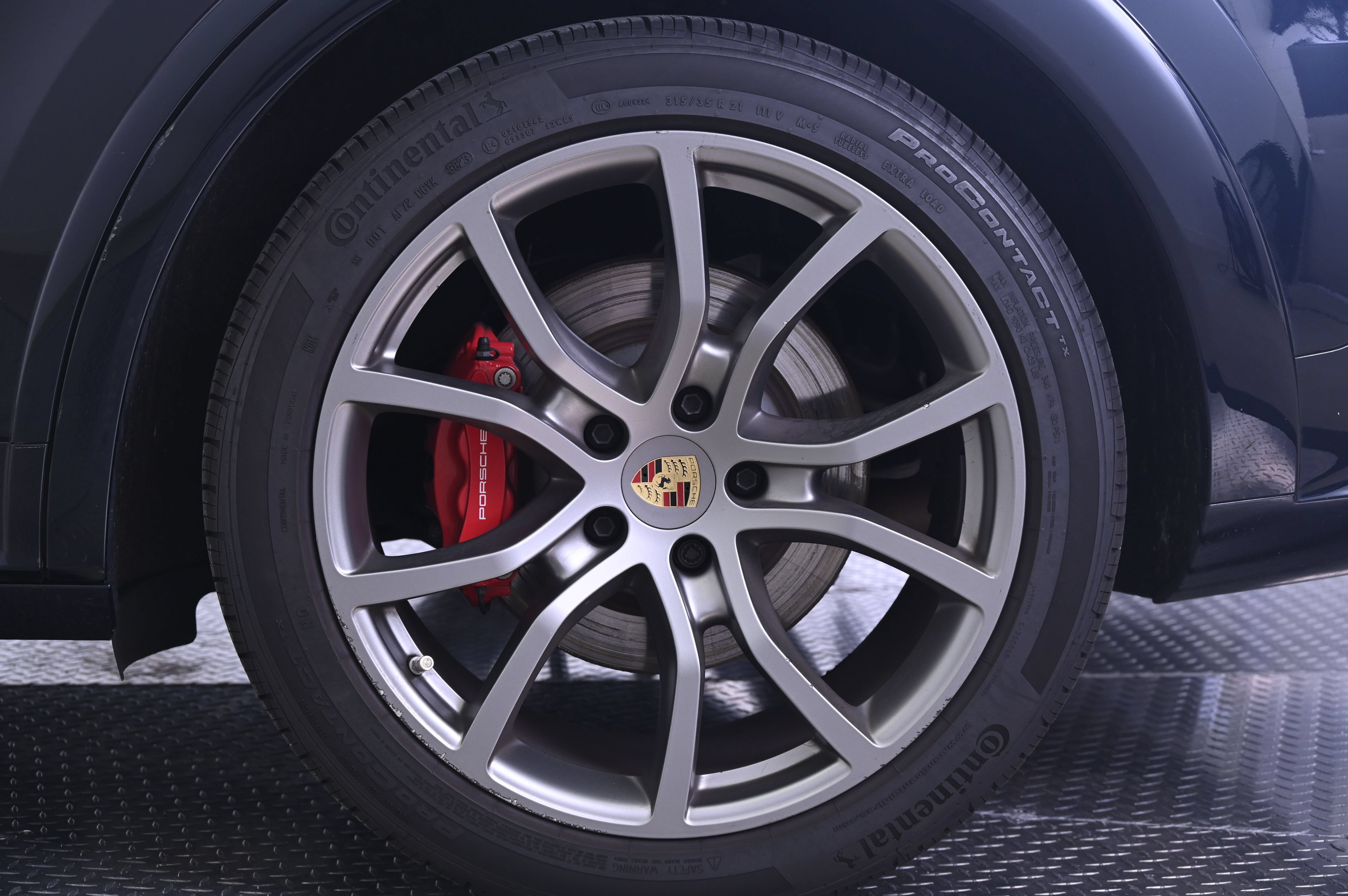Certified 2023 Porsche Cayenne GTS AWD/4WD image 12