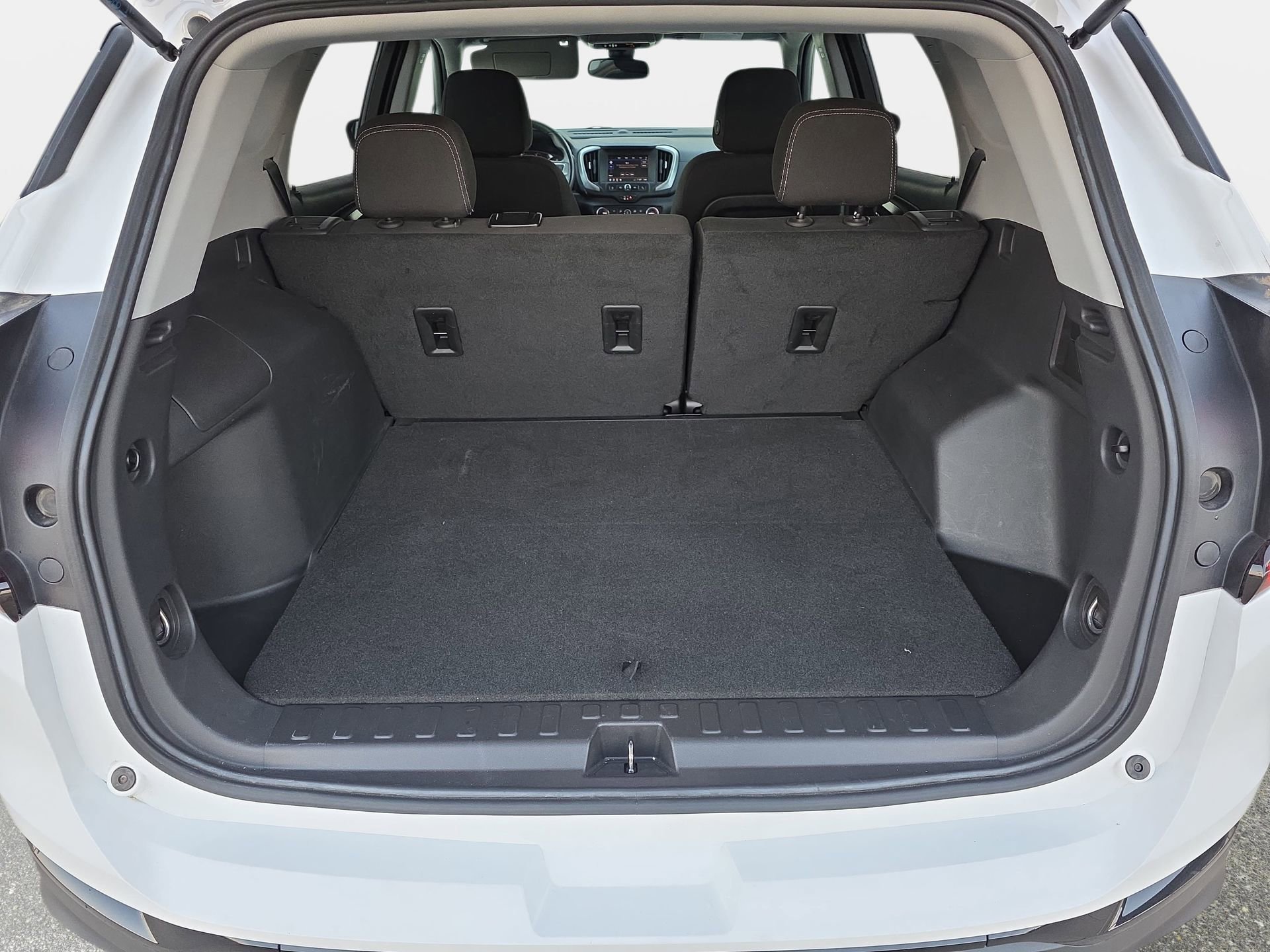 Used 2024 GMC Terrain SLE w/ Driver Convenience Package image 12