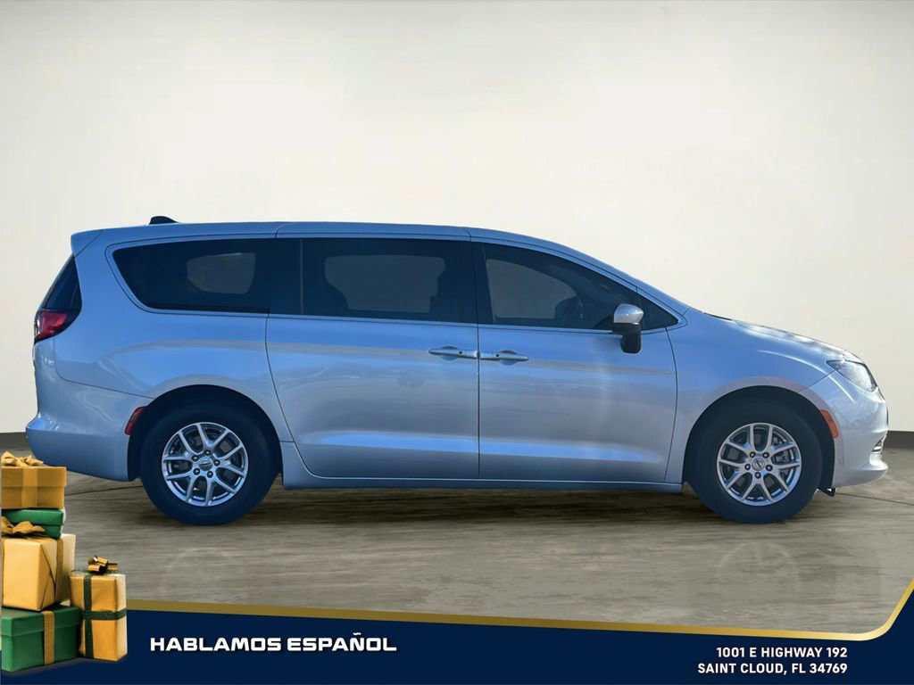 Used 2022 Chrysler Voyager LX image 8