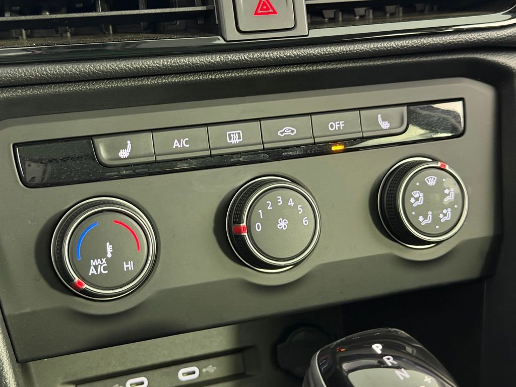 Used 2022 Volkswagen Taos SE image 18