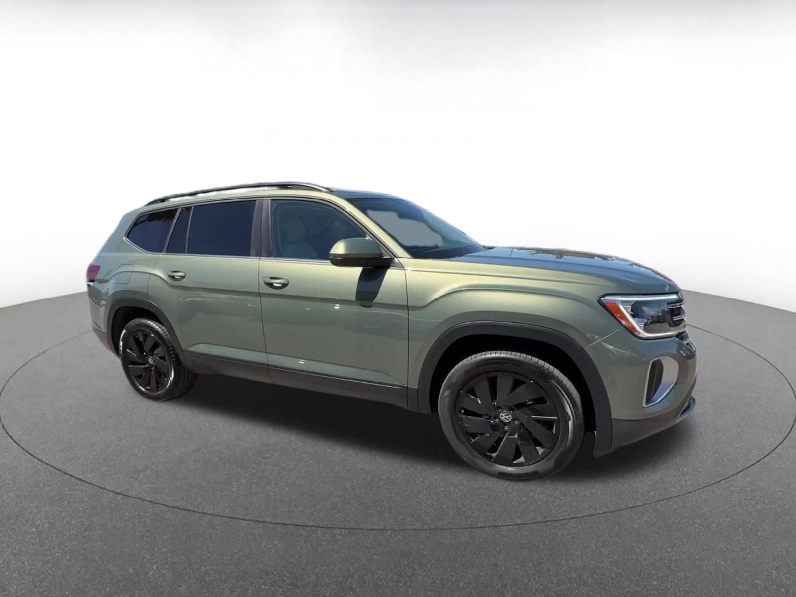 Used 2026 Volkswagen Atlas SE FWD image 2