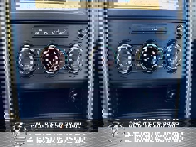 Used 2020 Land Rover Discovery Landmark image 16