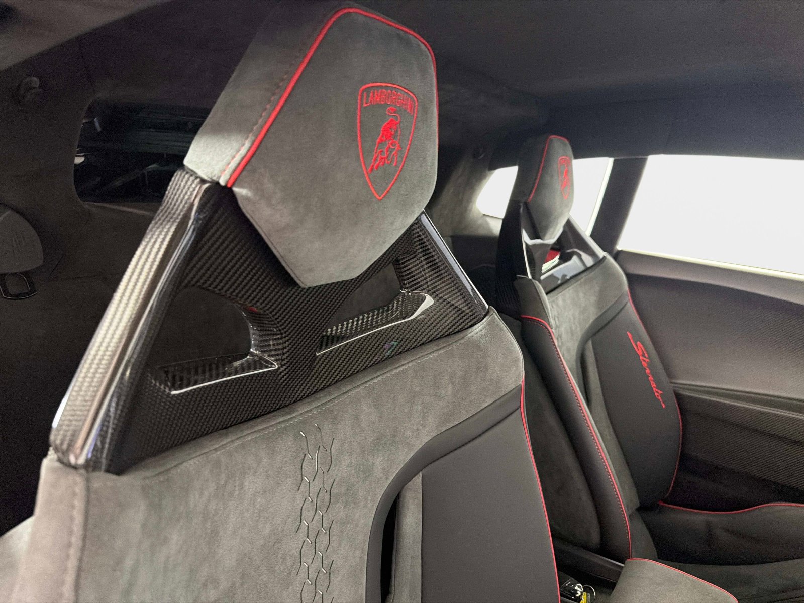Used 2023 Lamborghini Huracan Sterrato image 28