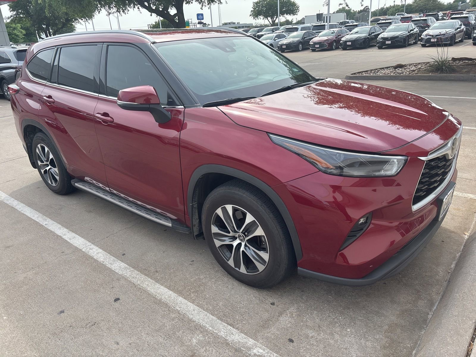 Used 2022 Toyota Highlander XLE image 3