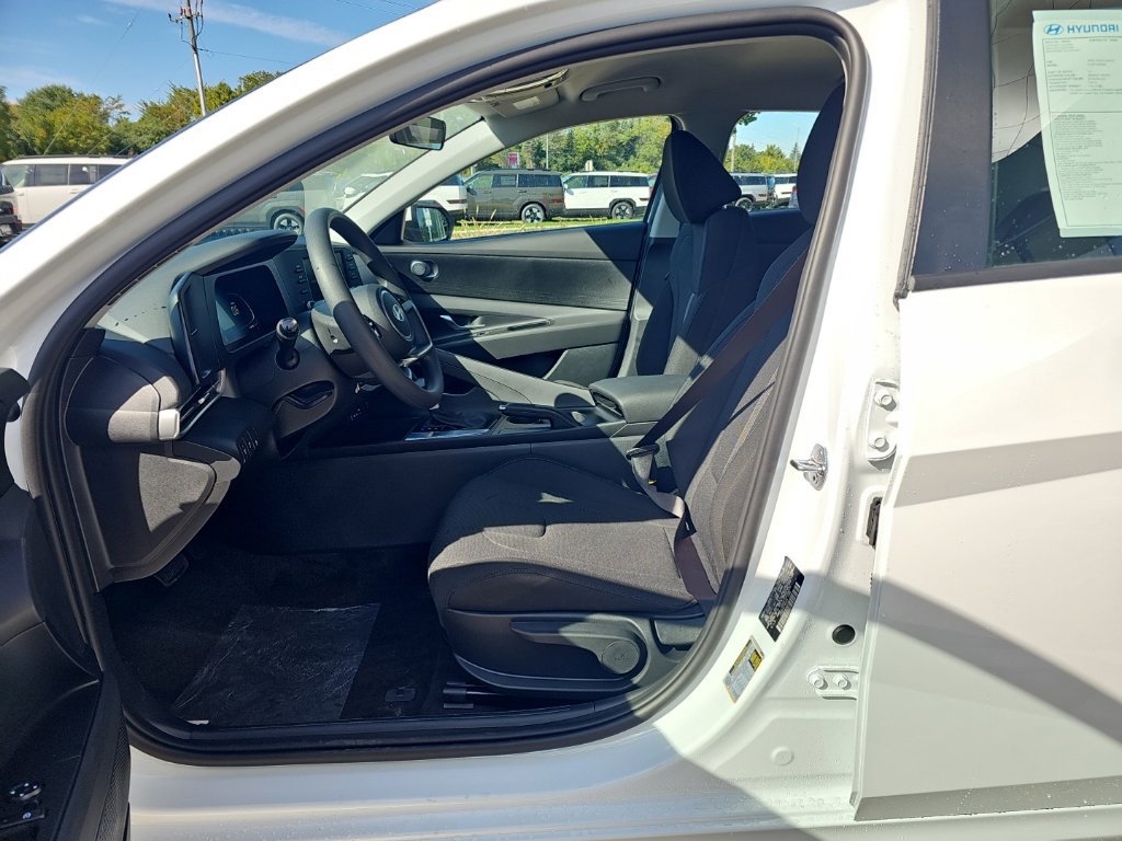 New 2026 Hyundai Elantra SE FWD image 9