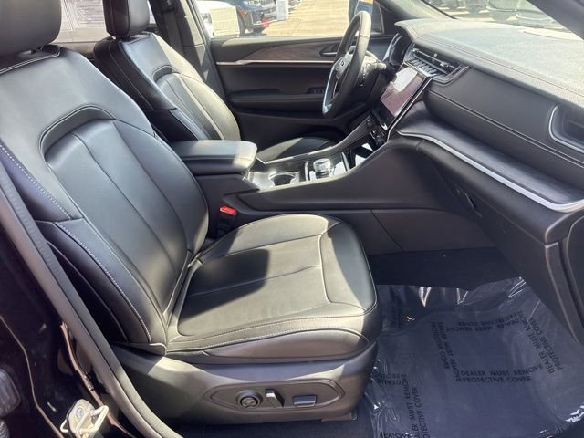 Certified 2024 Jeep Grand Cherokee Limited w/ Trailer Tow Package image 32