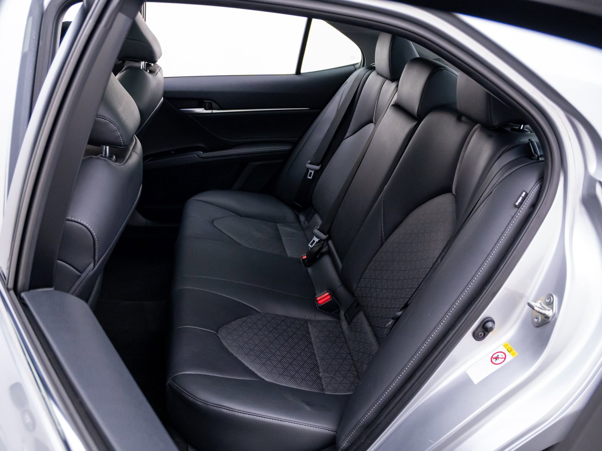 Used 2018 Toyota Camry XSE image 17