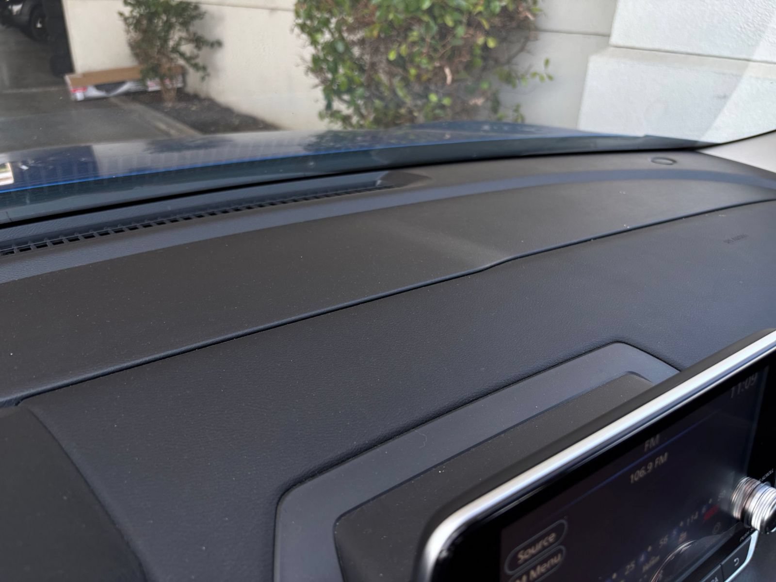 Used 2025 Nissan Sentra SV FWD image 17