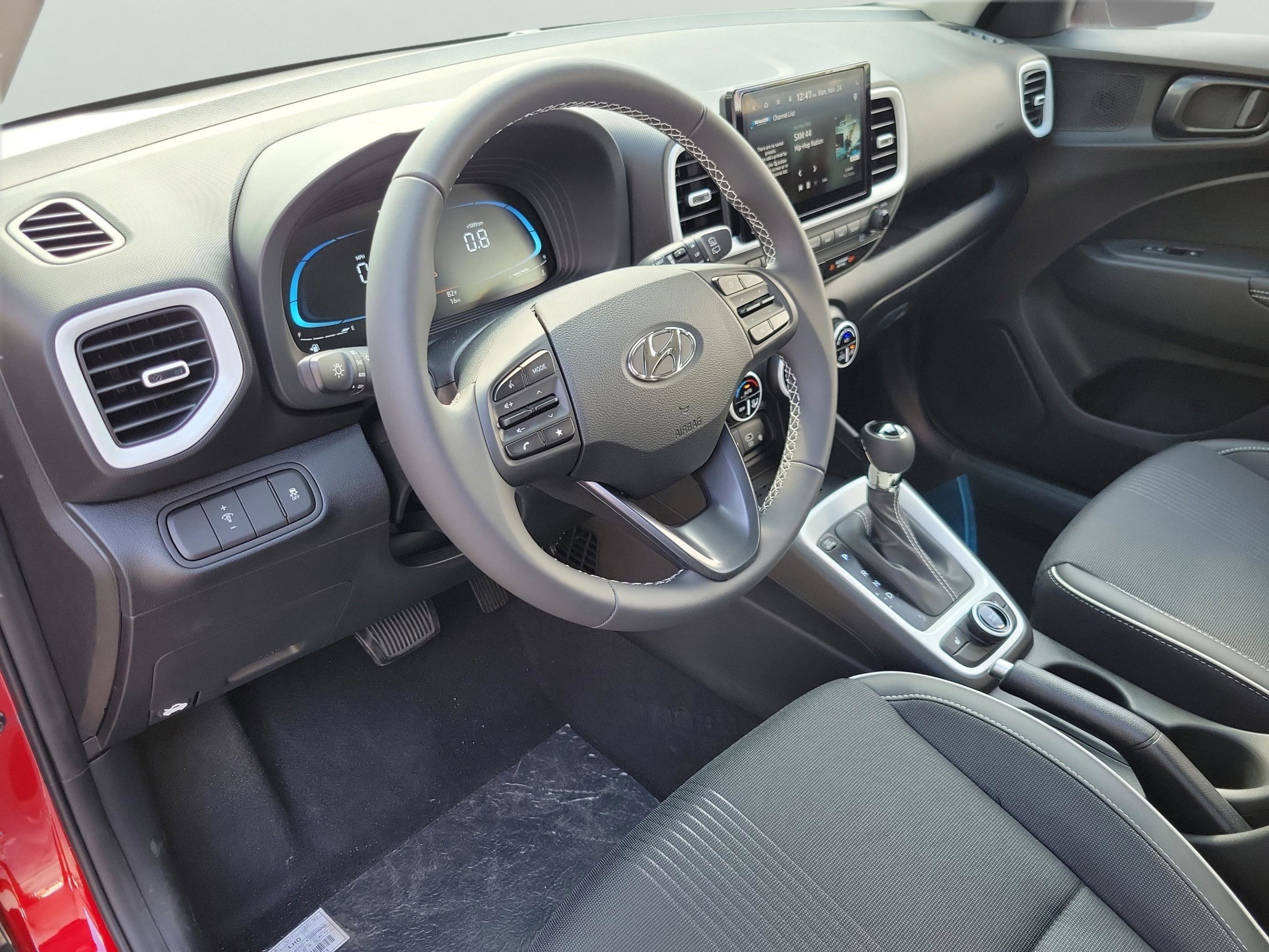 New 2025 Hyundai Venue Limited FWD image 11