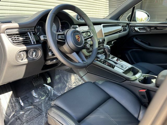 Certified 2026 Porsche Macan S AWD/4WD image 4