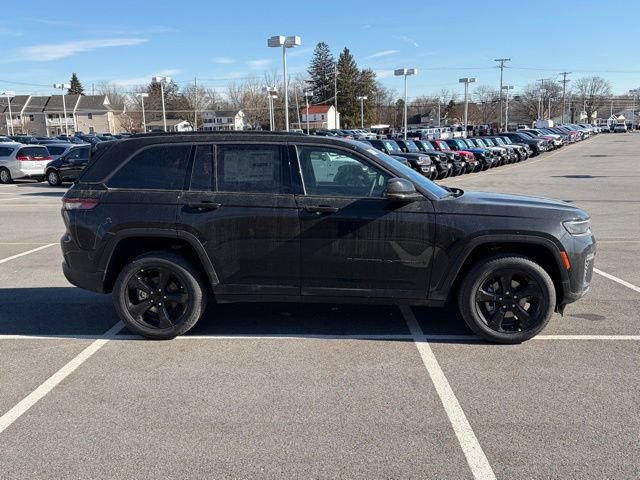 New 2026 Jeep Grand Cherokee Limited w/ Limited Altitude Package AWD/4WD image 9