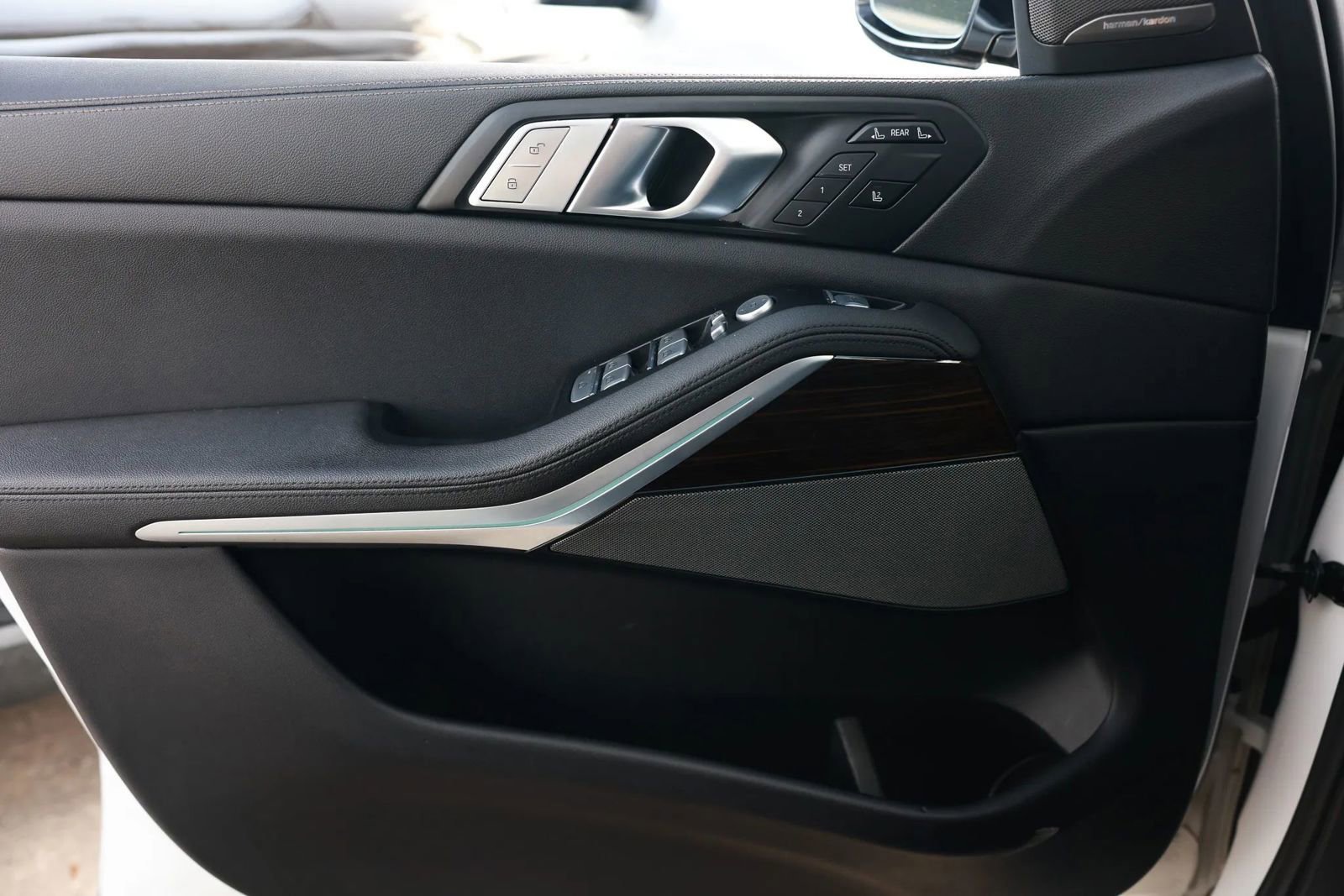 Used 2020 BMW X7 xDrive40i w/ Cold Weather Package image 57