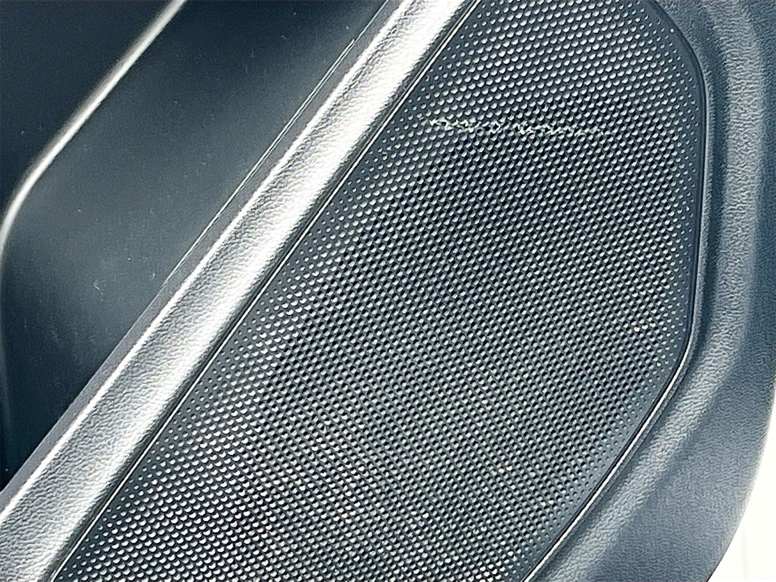 Used 2021 Ford Explorer XLT w/ Equipment Group 202A image 19