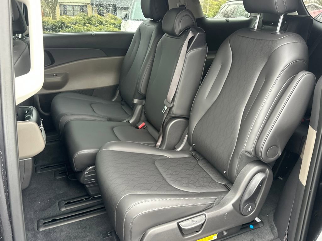 New 2026 Kia Carnival EX image 14