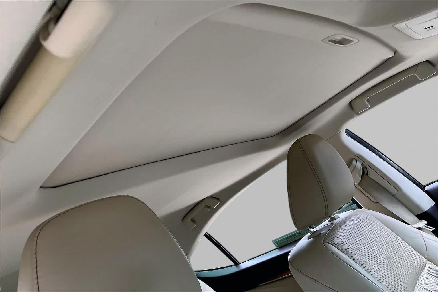 Used 2016 Lexus ES 300h w/ Luxury Package w/Wood Trim FWD image 13