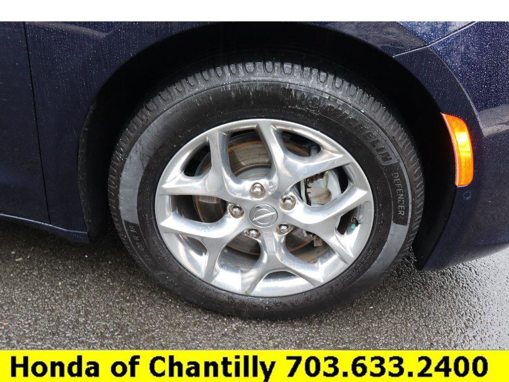 Used 2019 Chrysler Pacifica Limited w/ Advanced Safetytec Group image 30