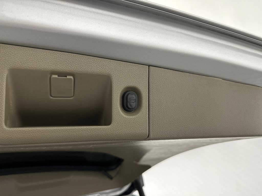 Used 2019 Chevrolet Suburban Premier RWD image 22