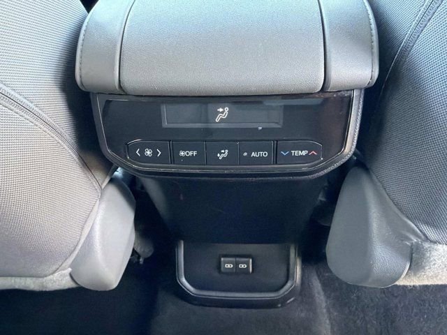 Used 2023 Toyota Highlander L image 22