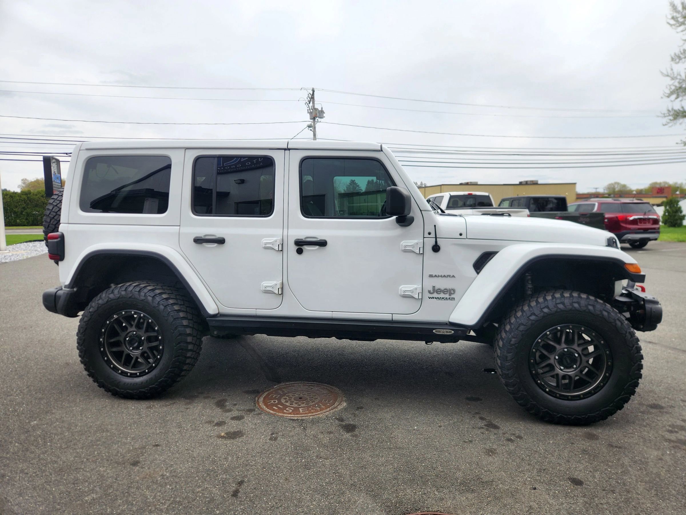 Used 2018 Jeep Wrangler Unlimited Sahara w/ Dual Top Group AWD/4WD image 20