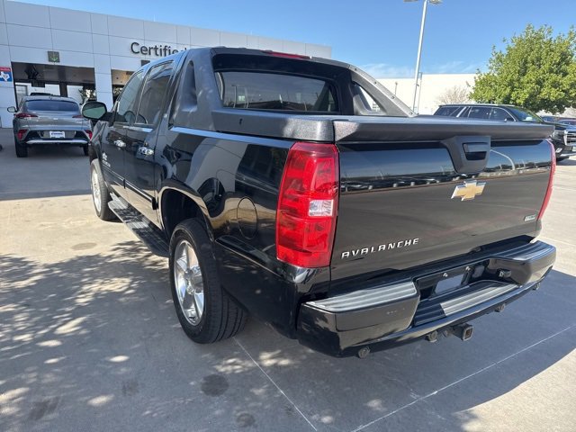 Used 2010 Chevrolet Avalanche LT w/ Texas Edition image 4