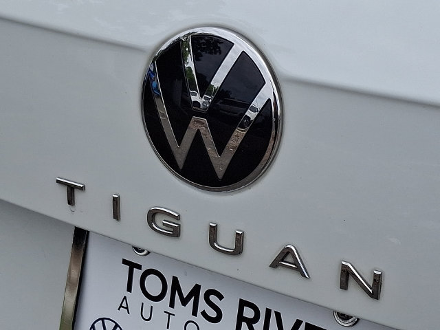 Certified 2023 Volkswagen Tiguan SE R-Line AWD/4WD image 30