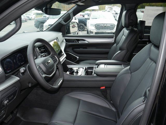 Used 2025 Jeep Wagoneer Series II AWD/4WD image 2