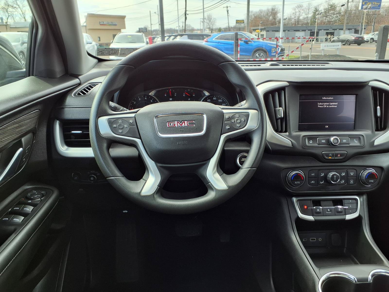 Used 2024 GMC Terrain SLE w/ Driver Convenience Package FWD image 15