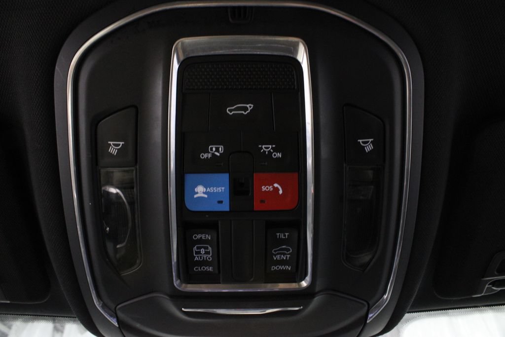 Used 2023 Jeep Grand Cherokee Altitude AWD/4WD image 29