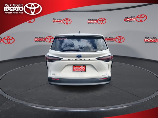 Used 2024 Toyota Sienna LE image 7