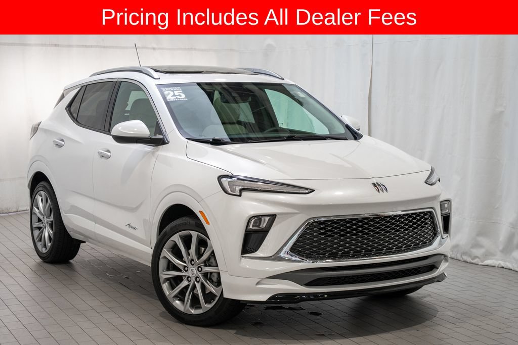 Used 2025 Buick Encore GX Avenir w/ Avenir Convenience Package FWD image 1