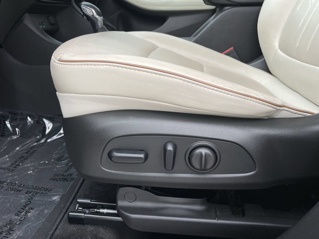 Used 2024 Buick Encore GX Avenir w/ Avenir Convenience Package AWD/4WD image 21
