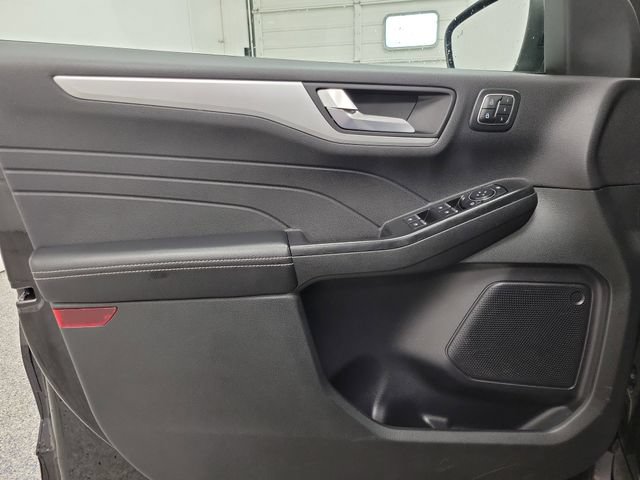 Certified 2025 Ford Escape Platinum AWD/4WD image 16
