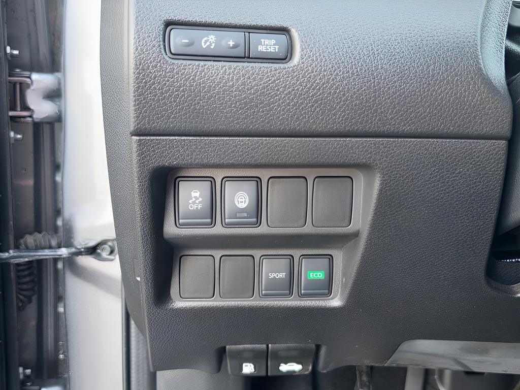 Used 2020 Nissan Rogue Sport SV FWD image 16