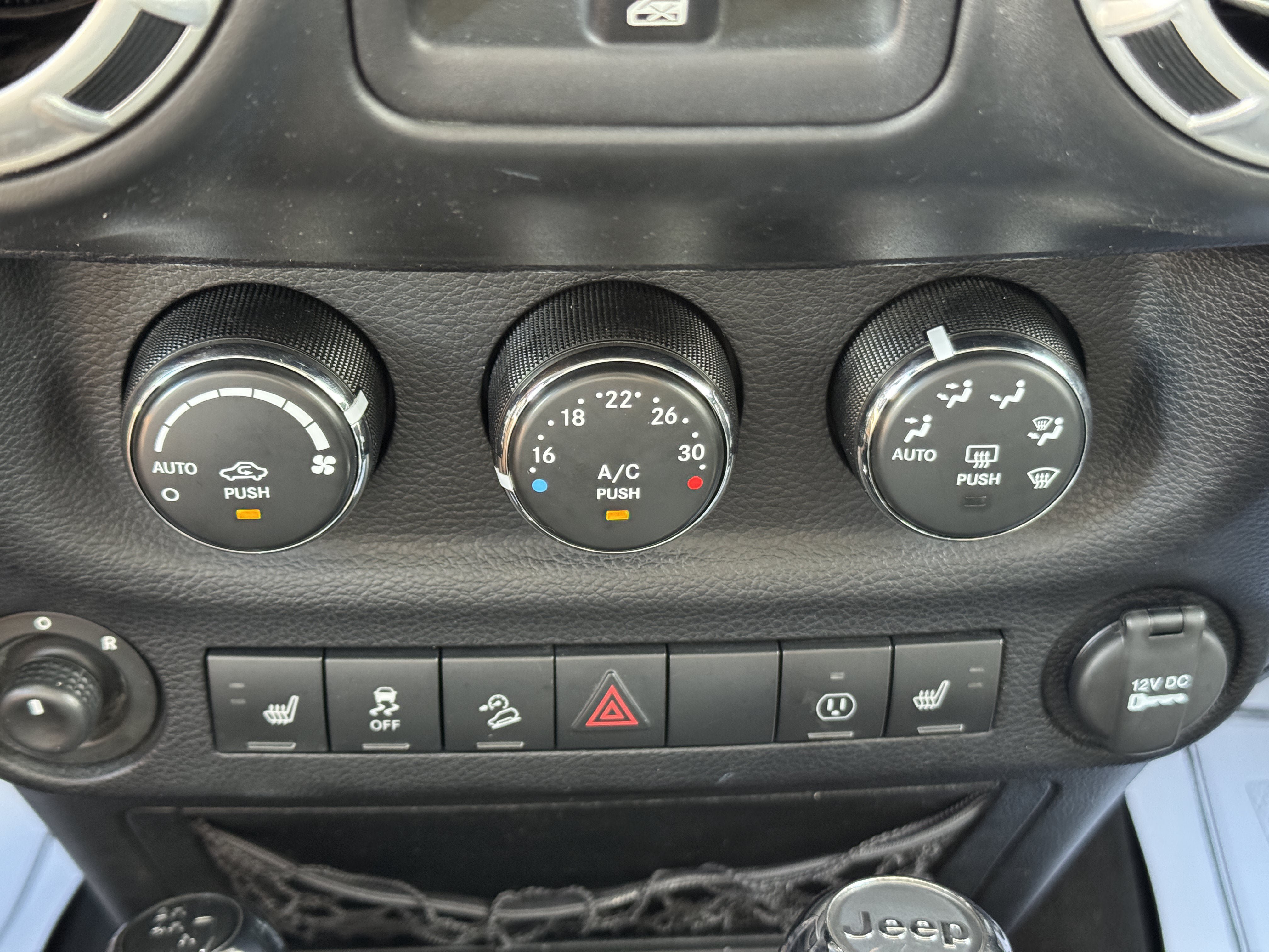 Used 2013 Jeep Wrangler Unlimited Sahara w/ Dual Top Group AWD/4WD image 17
