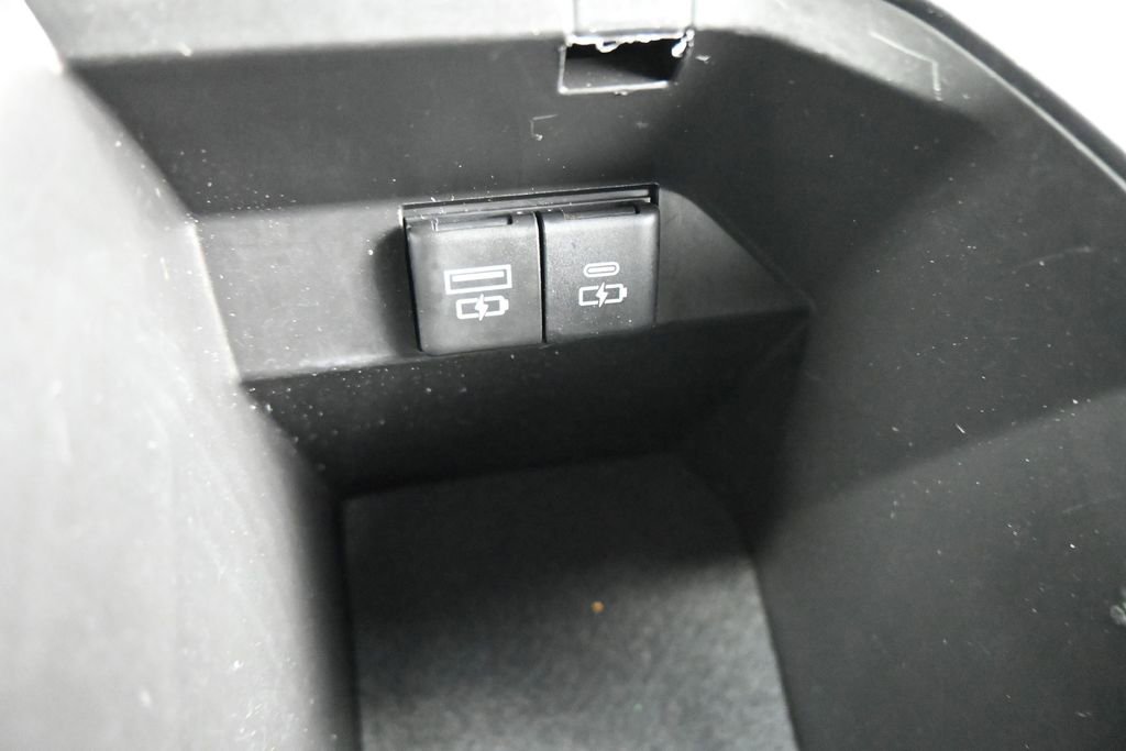Used 2023 Toyota Camry SE FWD image 14