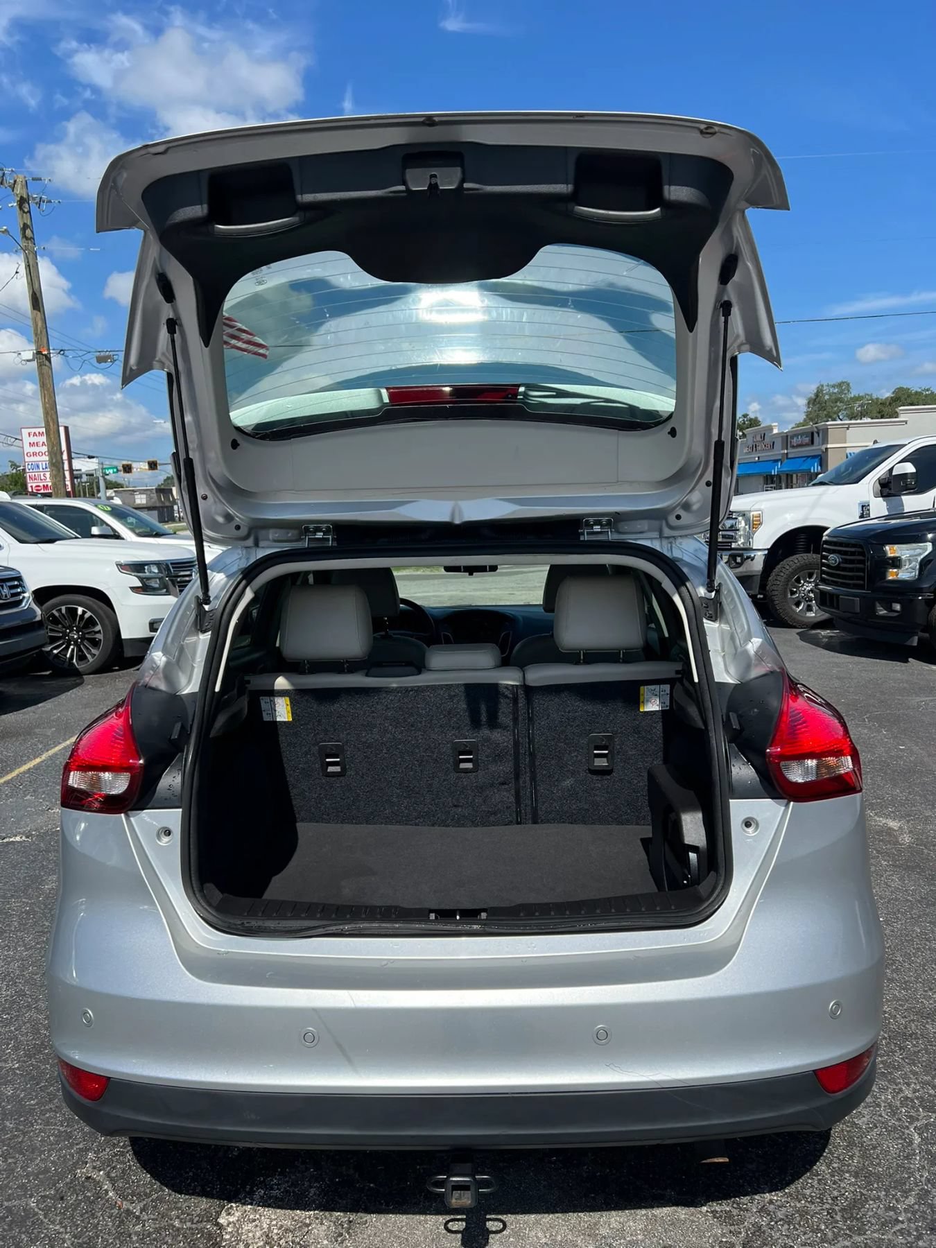 Used 2015 Ford Focus Titanium FWD image 20