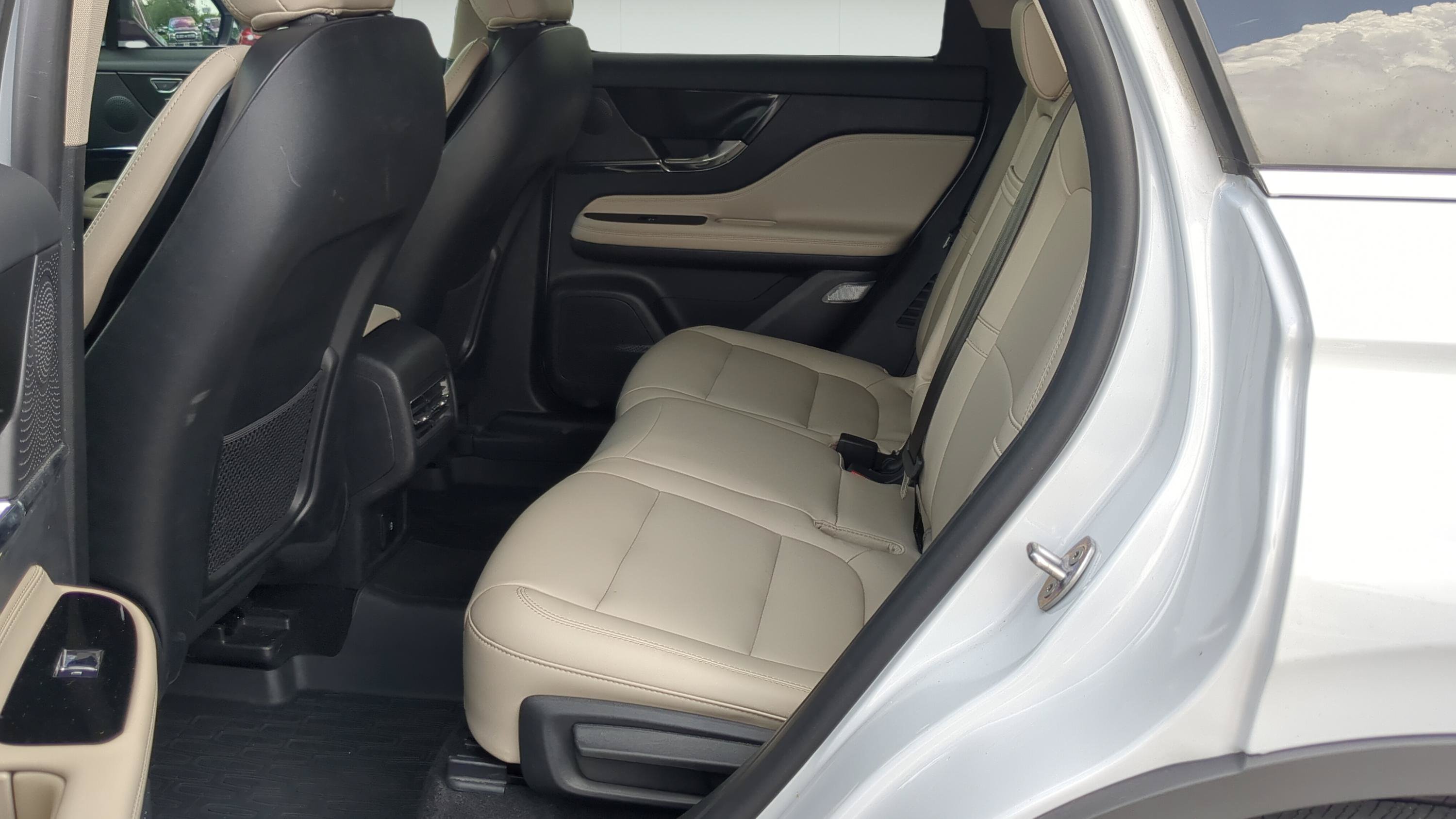 Used 2025 Lincoln Corsair AWD image 21
