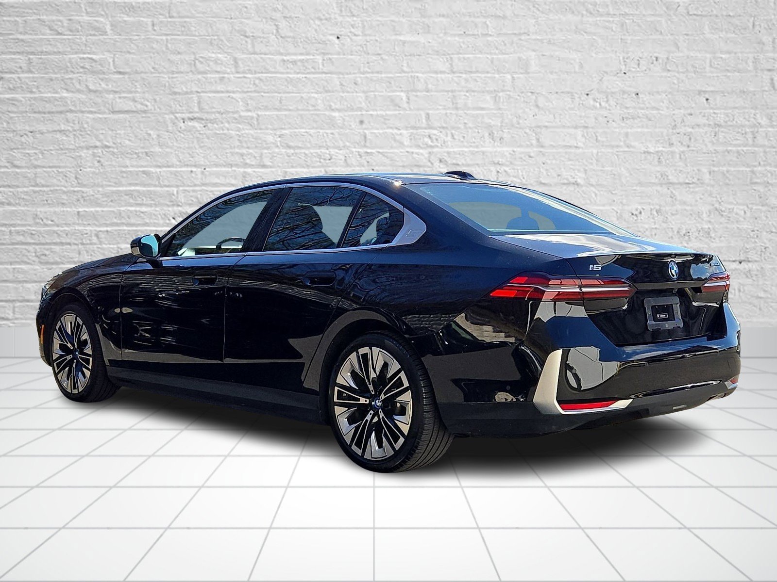 Used 2024 BMW i5 eDrive40i w/ Premium Package image 4