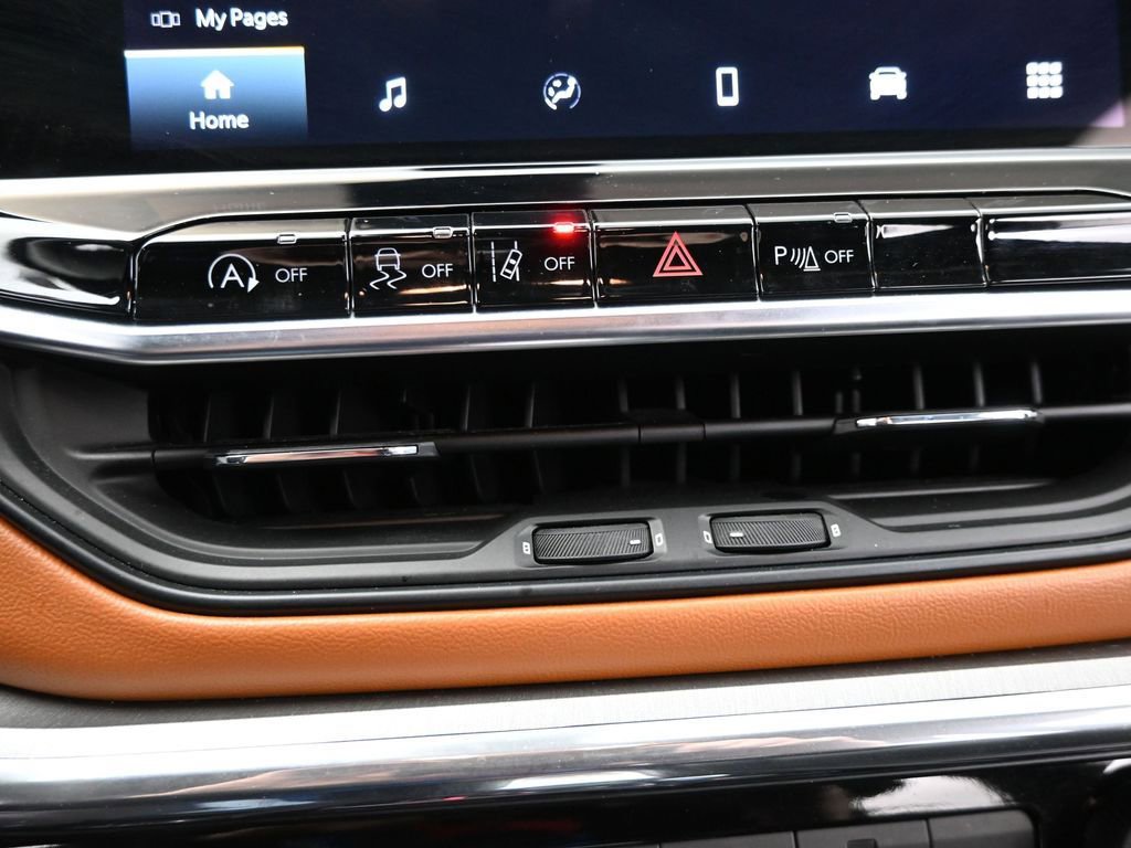 Used 2024 Jeep Compass Limited image 19