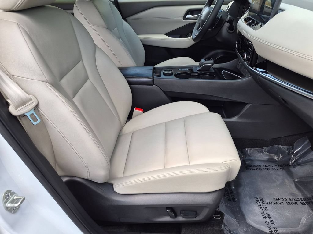 Used 2025 Nissan Rogue SL AWD/4WD image 28
