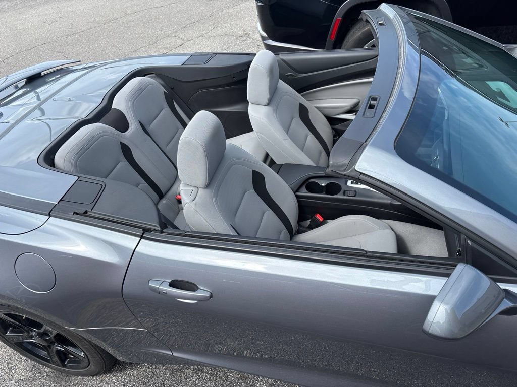 Used 2019 Chevrolet Camaro LT RWD image 8