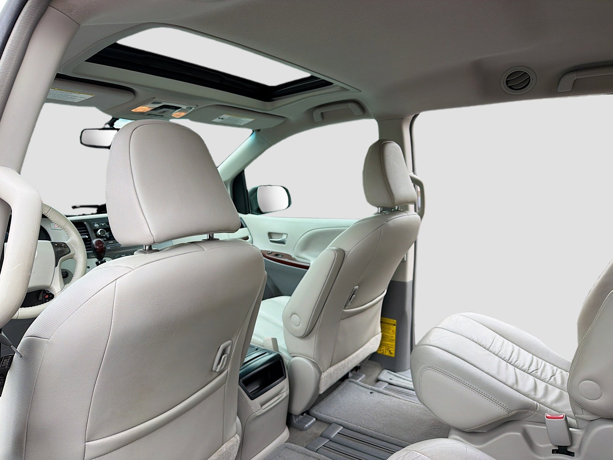 Used 2012 Toyota Sienna XLE FWD image 6