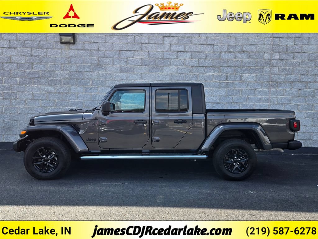Used 2023 Jeep Gladiator Sport AWD/4WD image 2