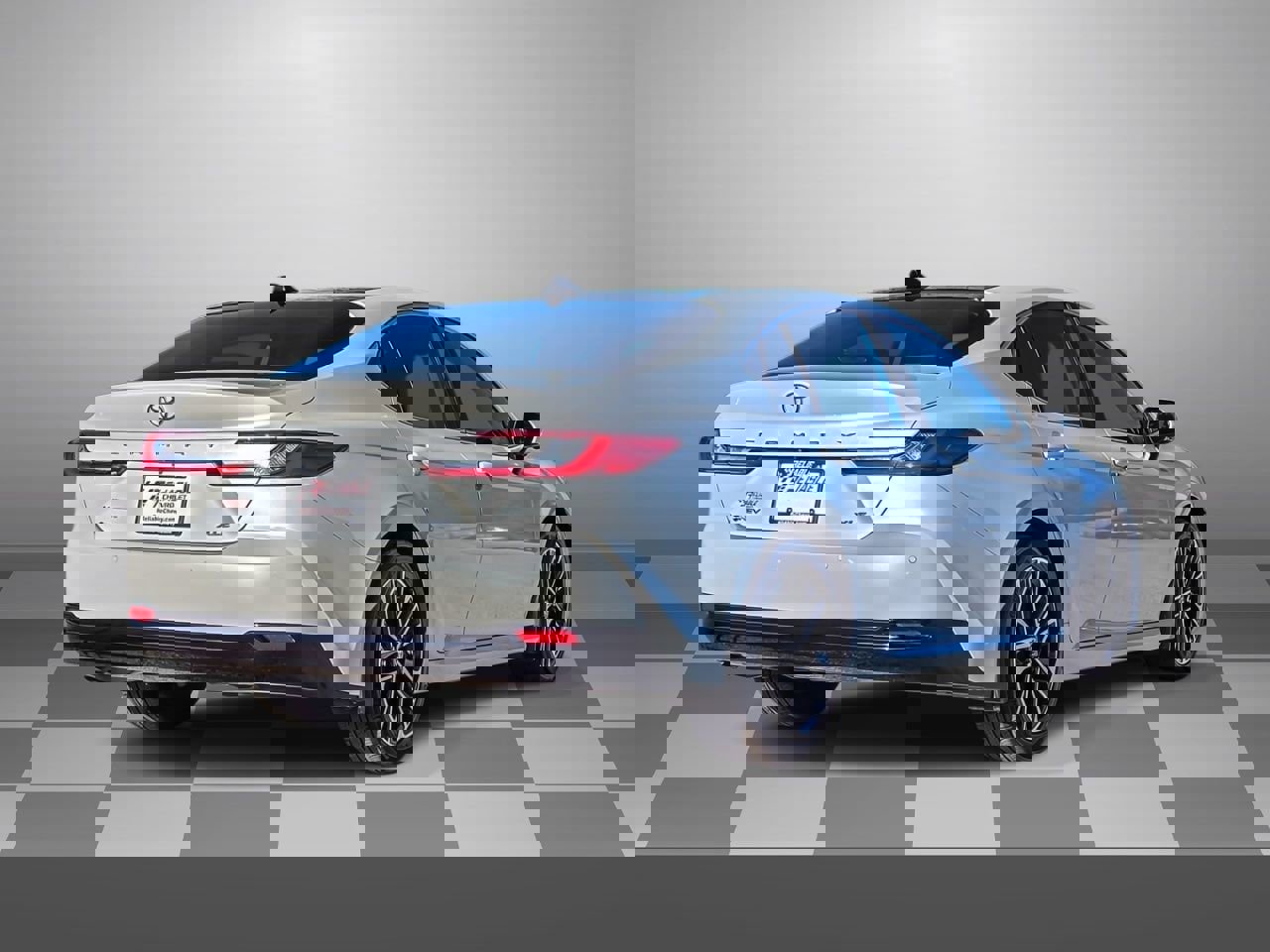 Used 2025 Toyota Camry XLE w/ Premium Plus Package image 6