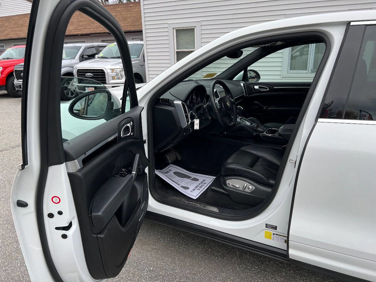 Used 2014 Porsche Cayenne S image 24