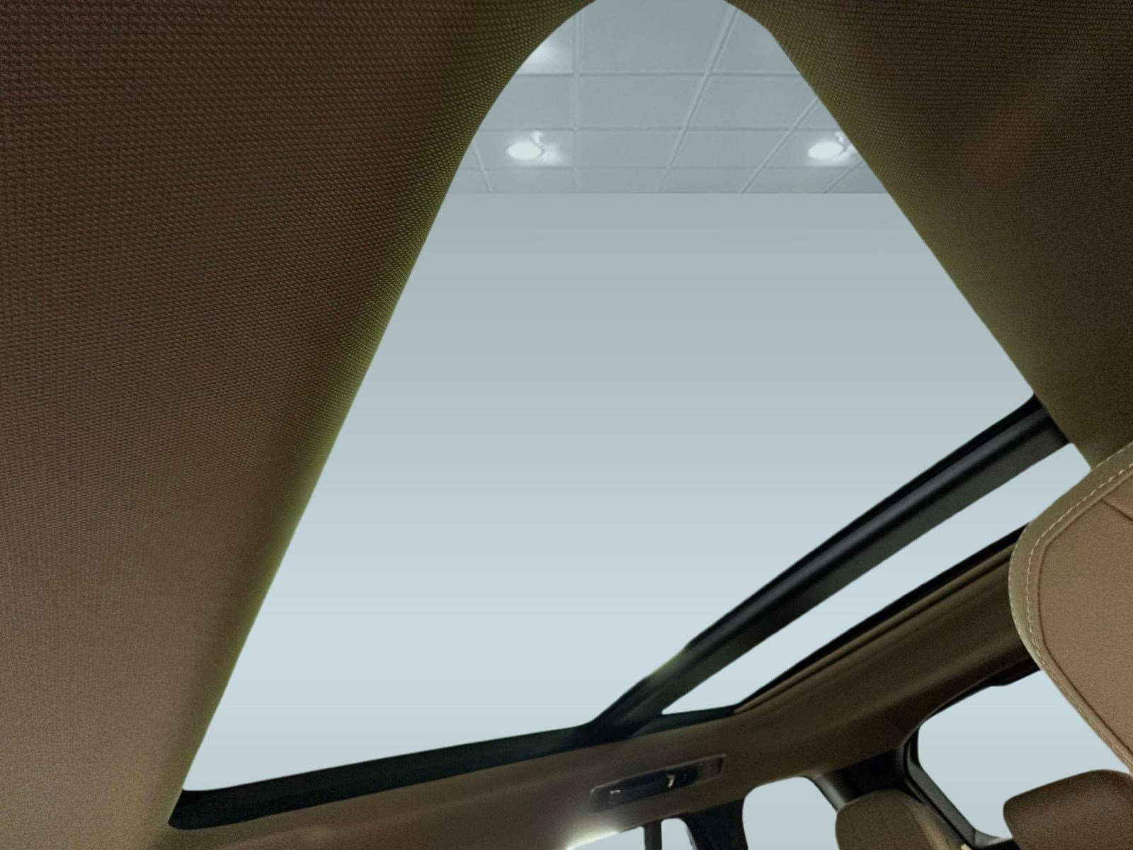 Certified 2023 Land Rover Range Rover SE image 13