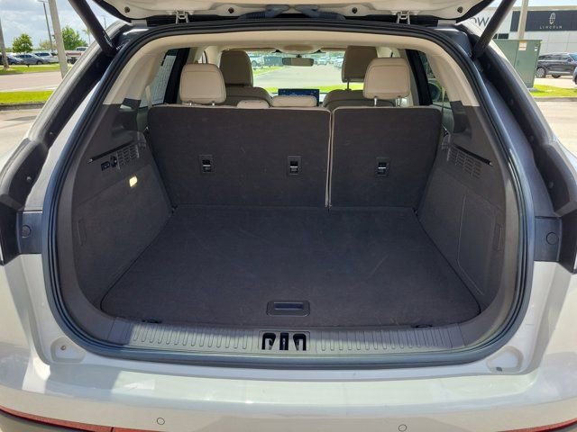 Certified 2022 Lincoln Nautilus FWD w/ Premium Package image 11