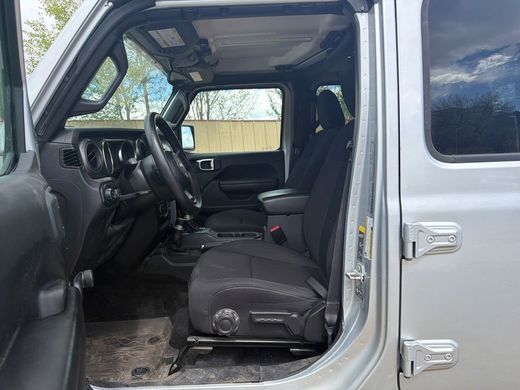 Used 2023 Jeep Gladiator Sport image 10