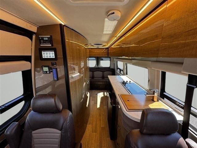 Used 2017 Mercedes-Benz Sprinter 3500 image 27
